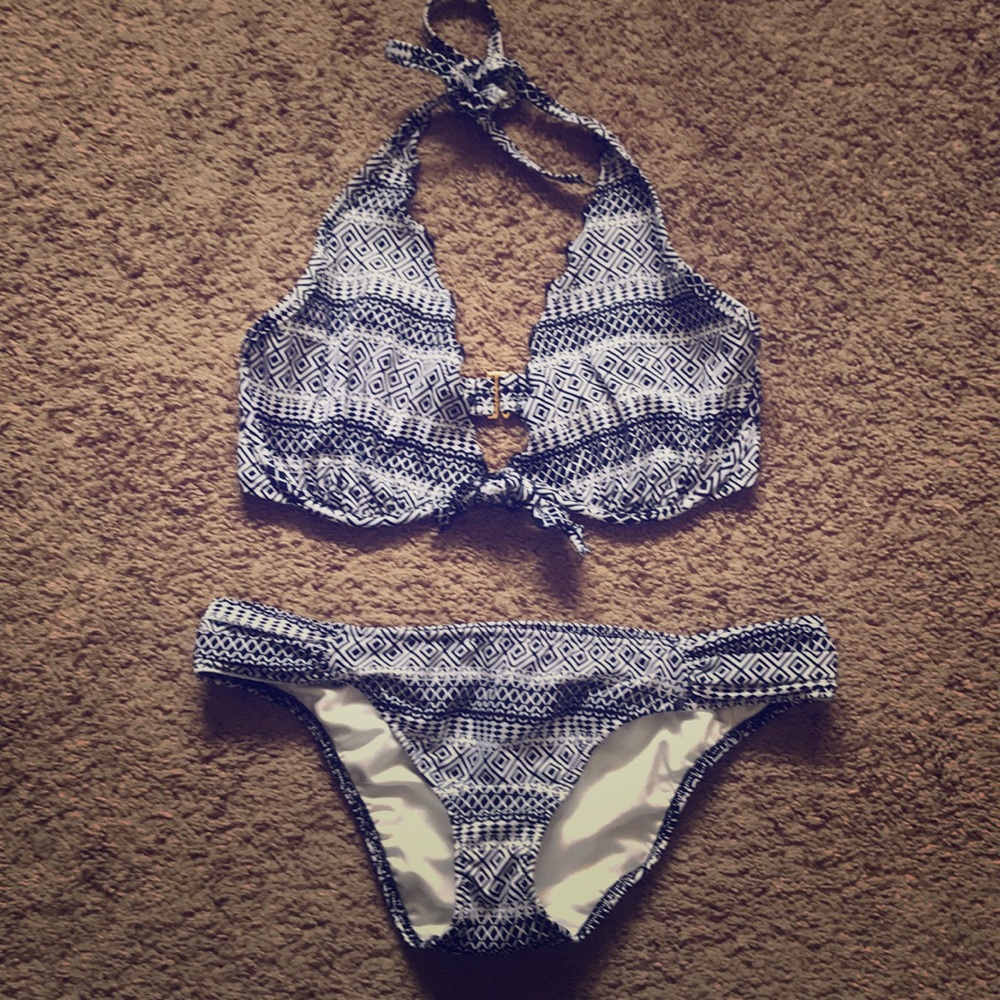 Victoria’s Secret Swimsuit. Bra 34DD, bottom M.